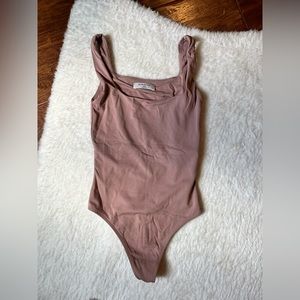 Babaton square neck size bodysuit